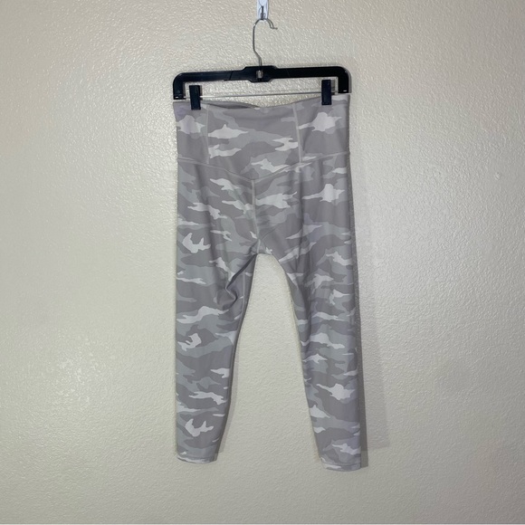Athleta Elation 7/8 Tight Women’s Size M Gray Camo High Waist Pocket Stretch - Picture 8 of 9